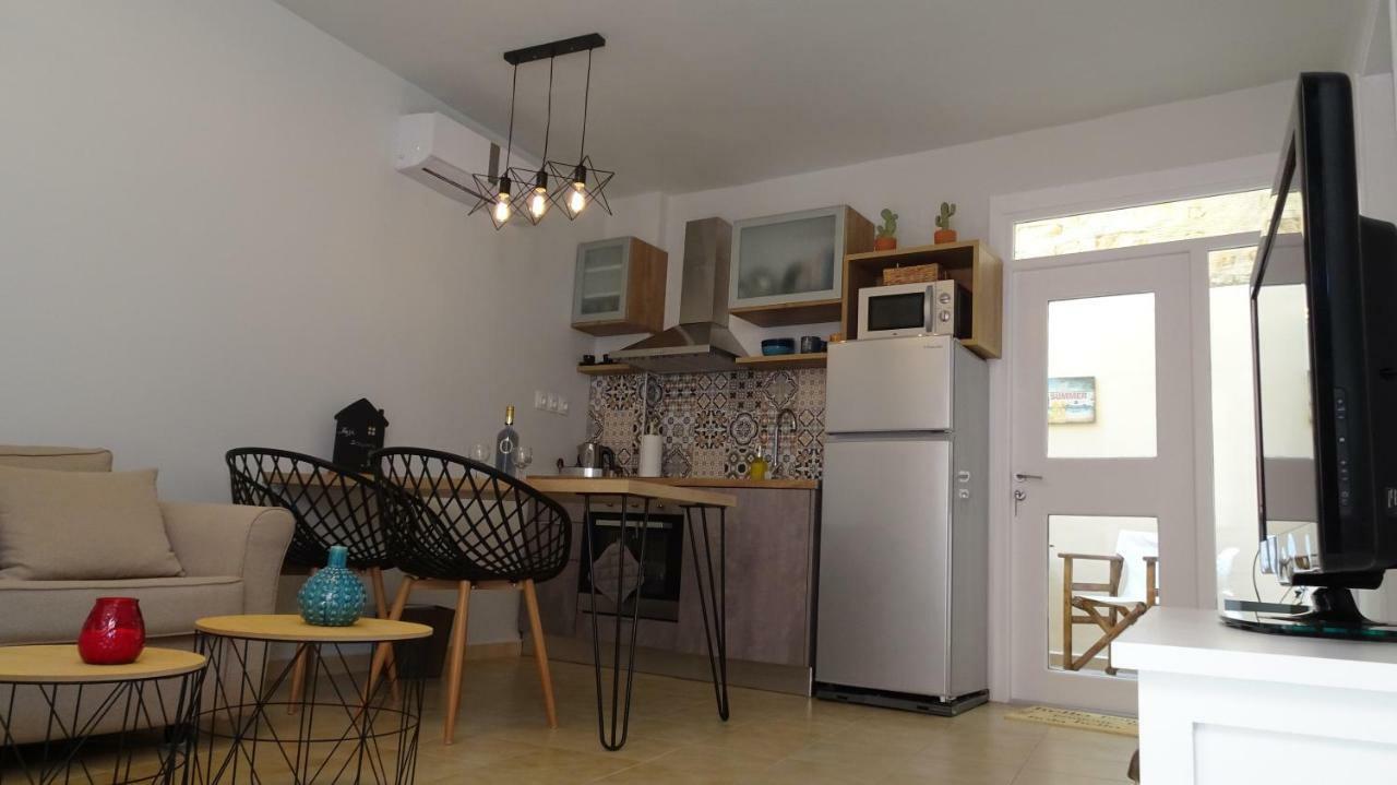 Elegant And Comfortable Apartment In The City Center Ermoupoli Exterior photo