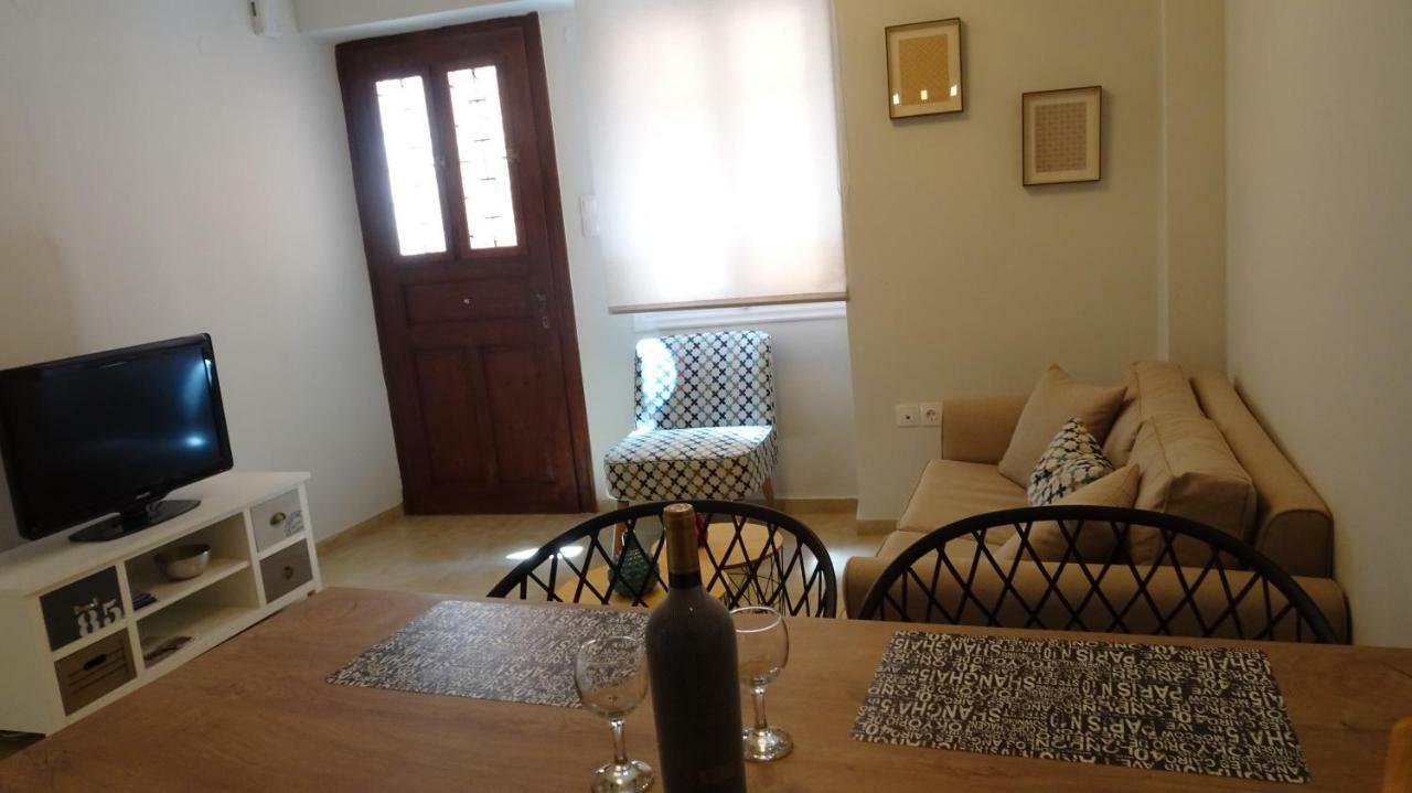 Elegant And Comfortable Apartment In The City Center Ermoupoli Exterior photo
