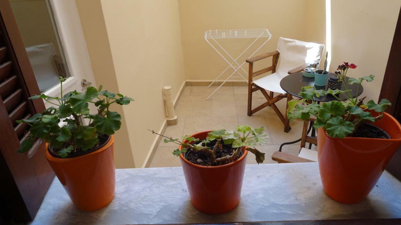 Elegant And Comfortable Apartment In The City Center Ermoupoli Exterior photo